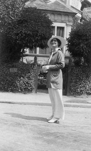 Coco Chanel, Fashion Designer 1883 - 1971 - Blue 17 Vintage Clothing
